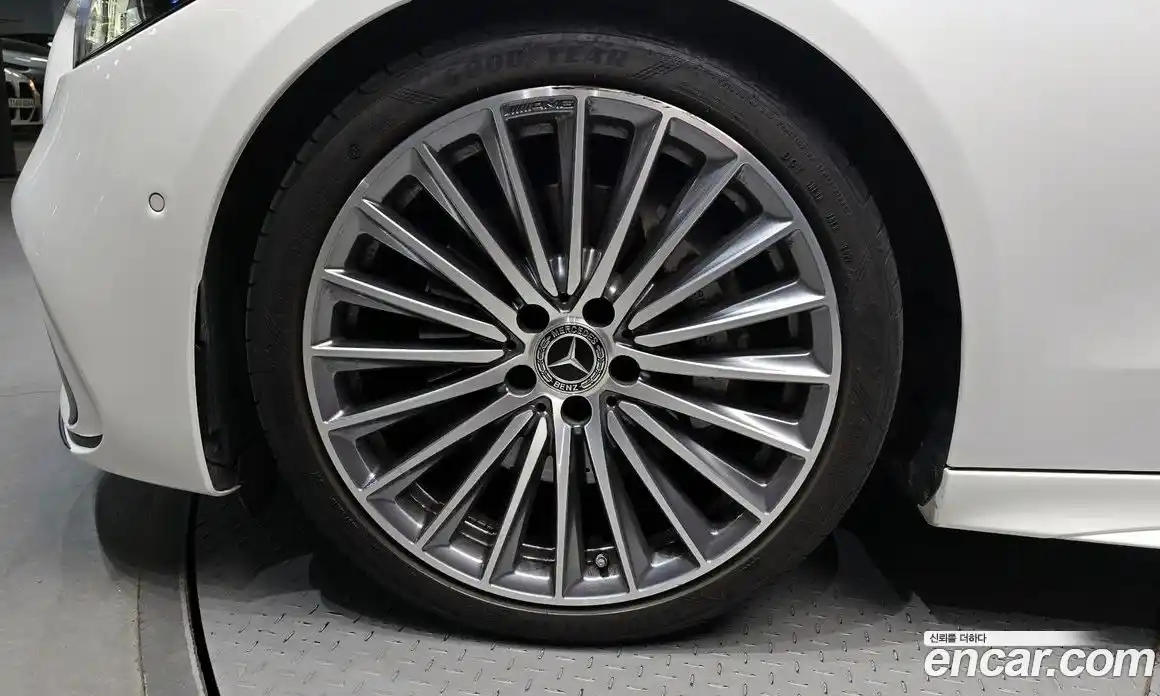 Mercedes-Benz C-Class 2023 2.0 гидро, фото 5