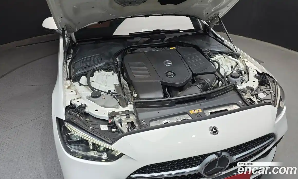 Mercedes-Benz C-Class 2023 2.0 гидро, фото 6