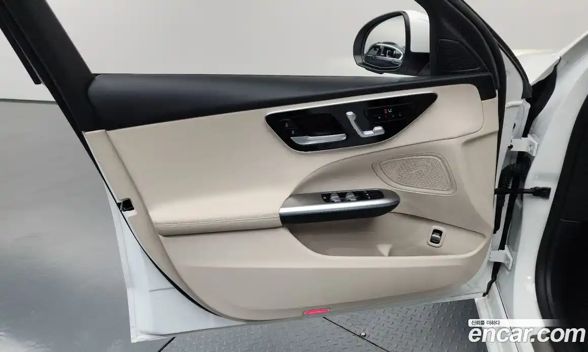 Mercedes-Benz C-Class 2023 2.0 гидро, фото 14