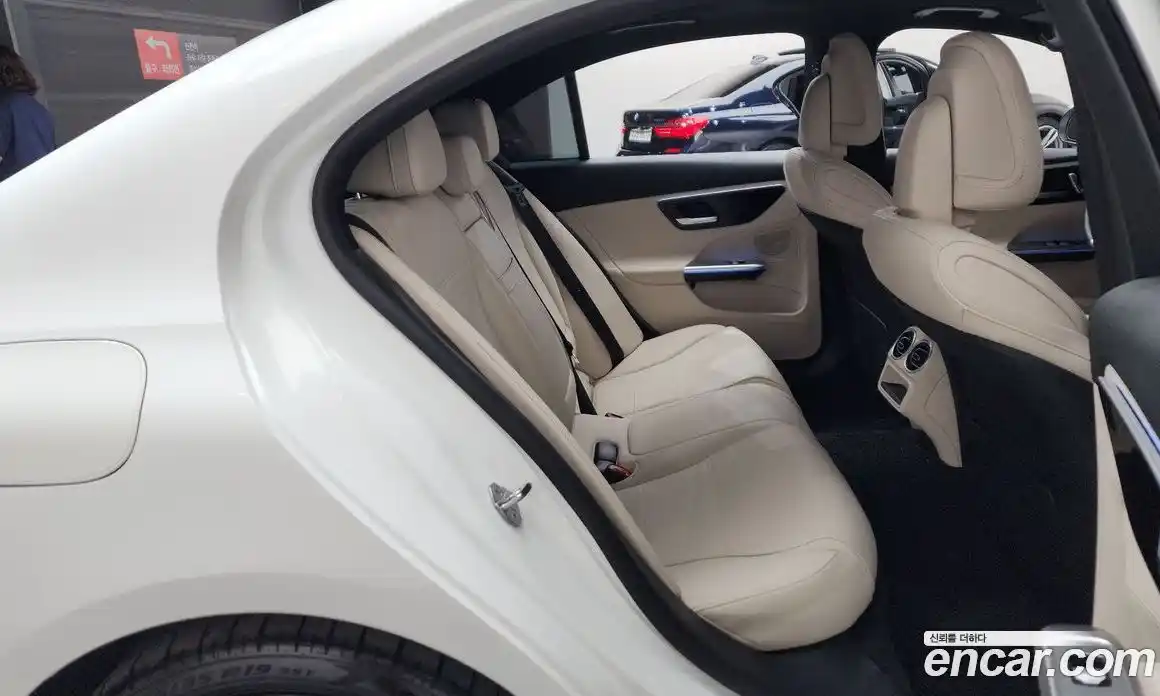 Mercedes-Benz C-Class 2023 2.0 гидро, фото 17