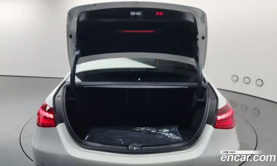 Mercedes-Benz C-Class 2023 2.0 гидро, фото 25