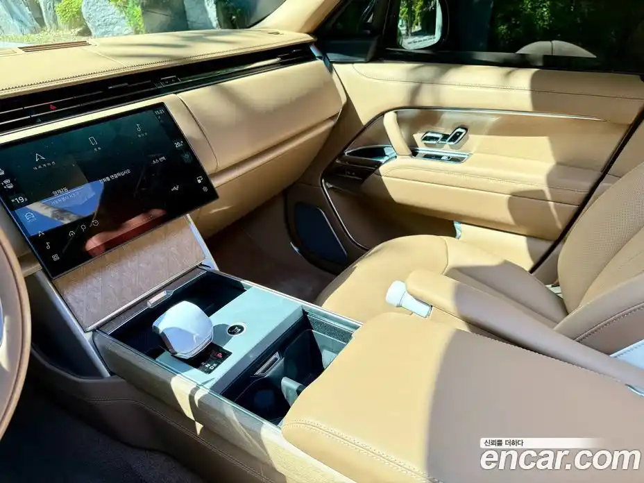 Land Rover Range Rover 2024 4.4 автомат (гидро), фото 9
