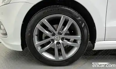 Volkswagen Polo 2015 1.4 автомат (гидро), миниатюра 5