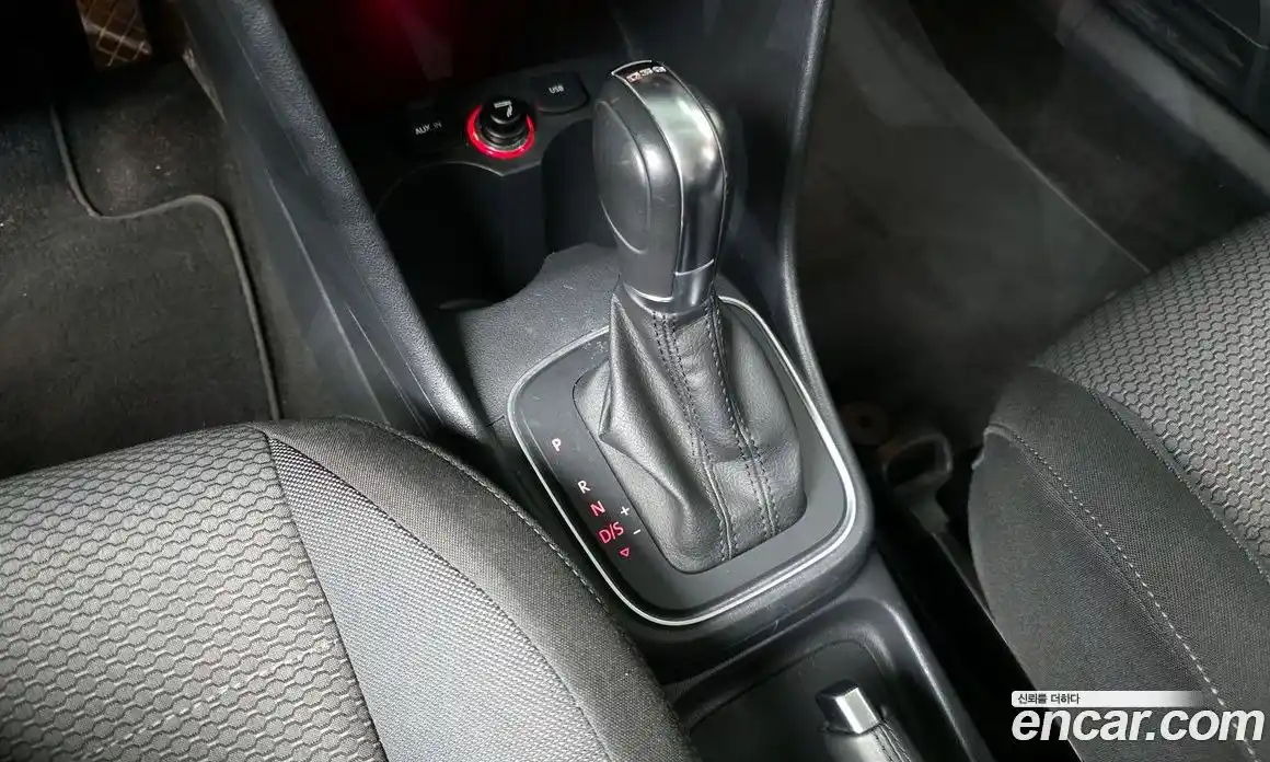 Volkswagen Polo 2015 1.4 автомат (гидро), фото 9