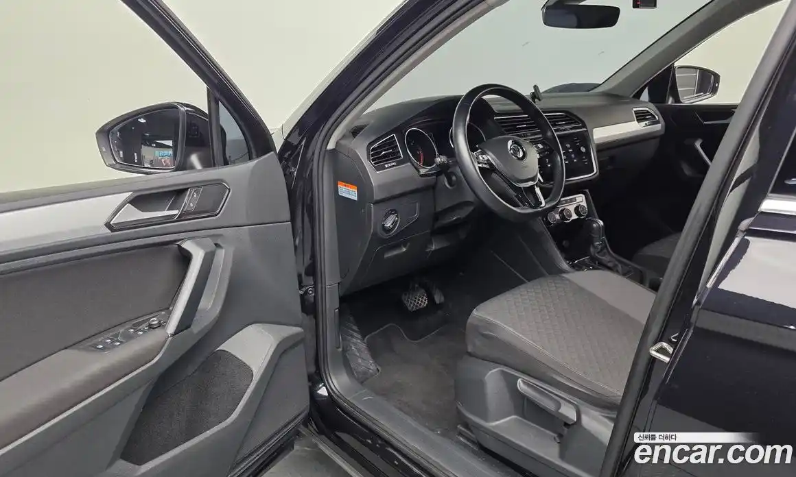 Volkswagen Tiguan 2018 2.0 автомат (гидро), фото 13