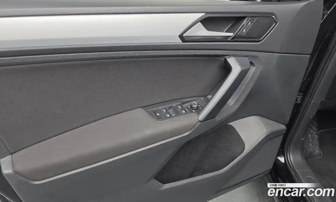 Volkswagen Tiguan 2018 2.0 автомат (гидро), фото 14