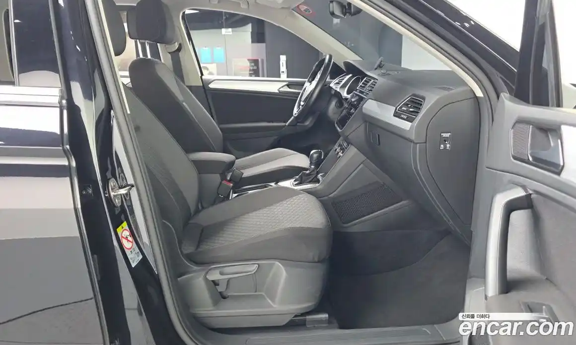 Volkswagen Tiguan 2018 2.0 автомат (гидро), фото 17