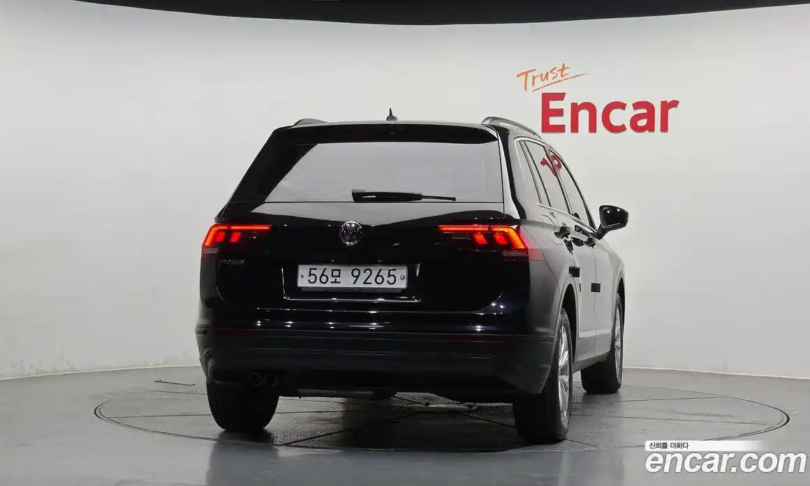 Volkswagen Tiguan 2018 2.0 автомат (гидро), фото 4