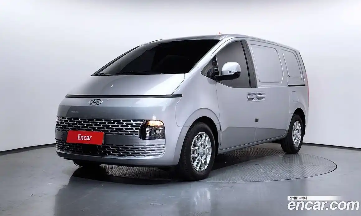 Hyundai Staria 2024 2.2 автомат (гидро), фото 1