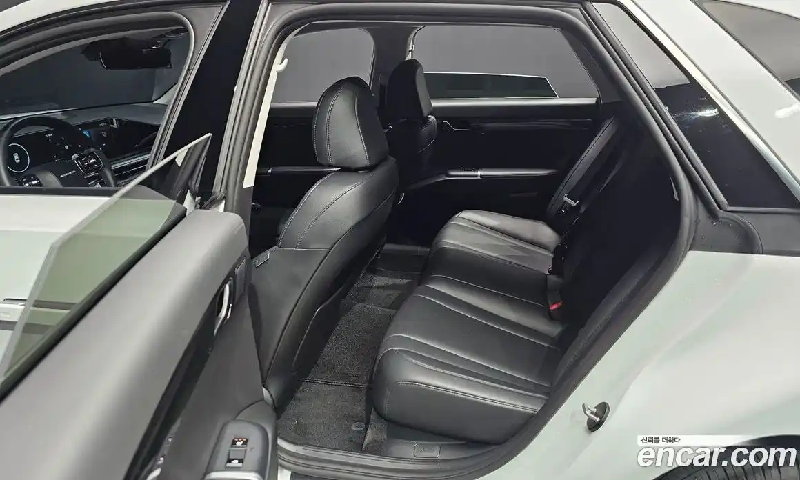 Hyundai Grandeur 2023 2.5 автомат (гидро), фото 17