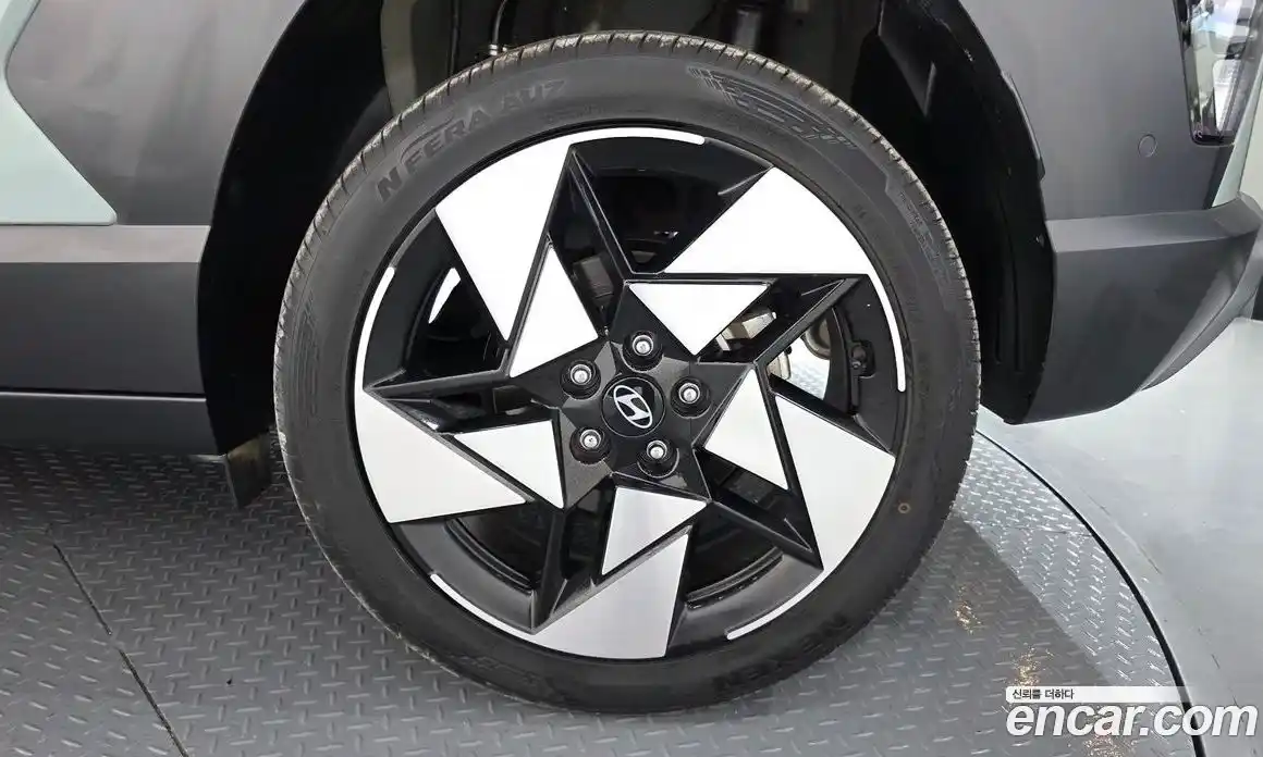 Hyundai Kona 2023 1.6 автомат (гидро), фото 7