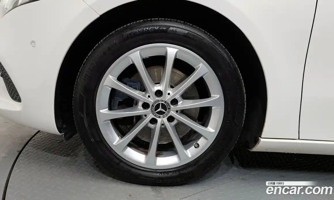 Mercedes-Benz A-Class 2019 2.0 гидро, фото 5 Mercedes-Benz A-Class 2019 2.0 гидро, фото 5