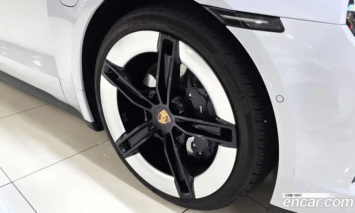 Porsche Taycan 2025 0.1 автомат (гидро), фото 20
