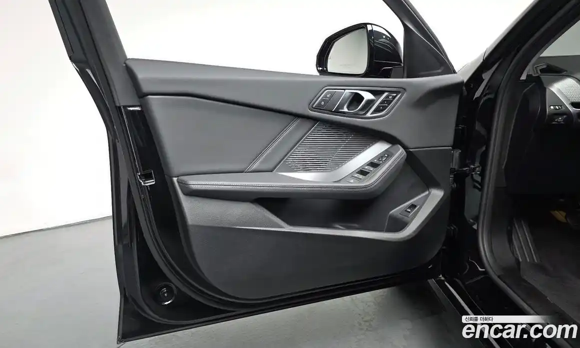 BMW 1 серия 2025 2.0 автомат (гидро), фото 13