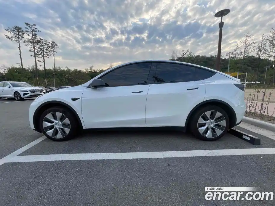 Tesla Model Y 2021 автомат (гидро), фото 4 Tesla Model Y 2021 автомат (гидро), фото 4