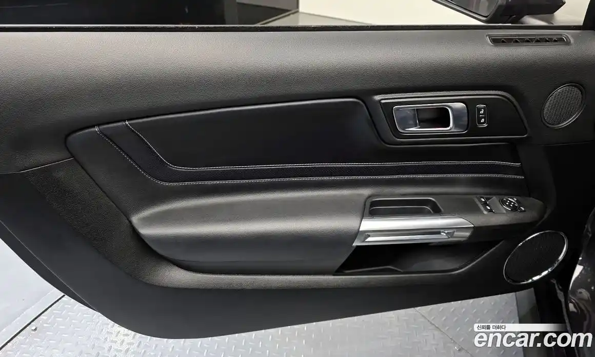 Ford Mustang 2023 2.3 автомат (гидро), фото 14