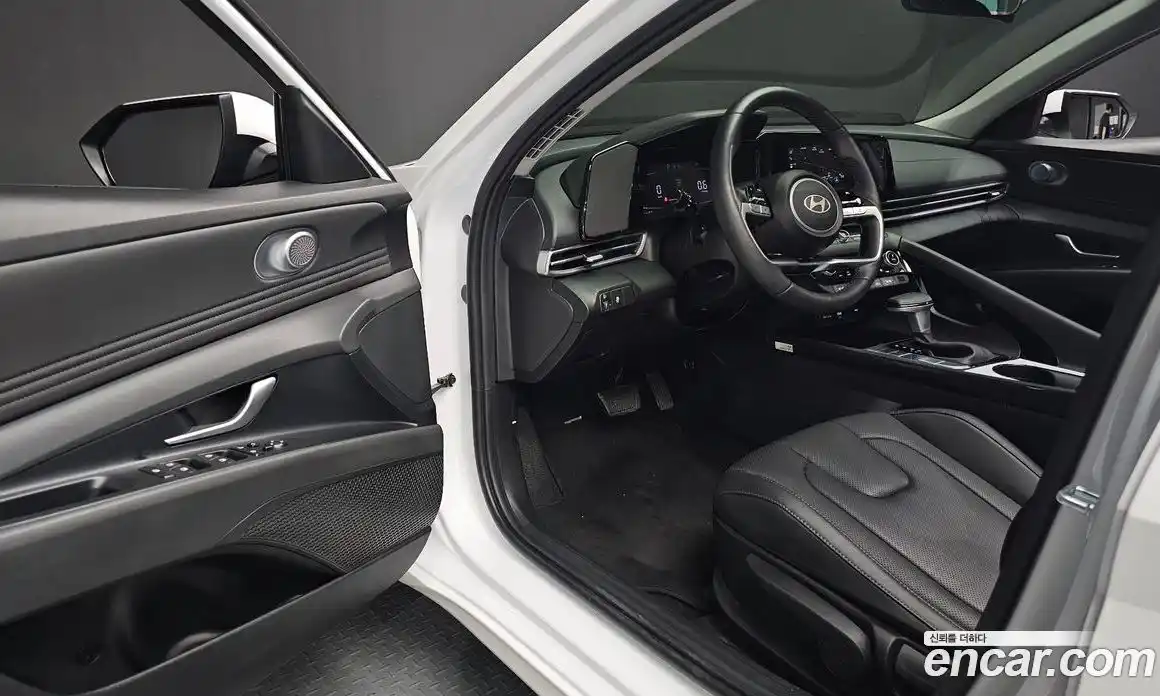 Hyundai Avante 2025 1.6 автомат (гидро), фото 11