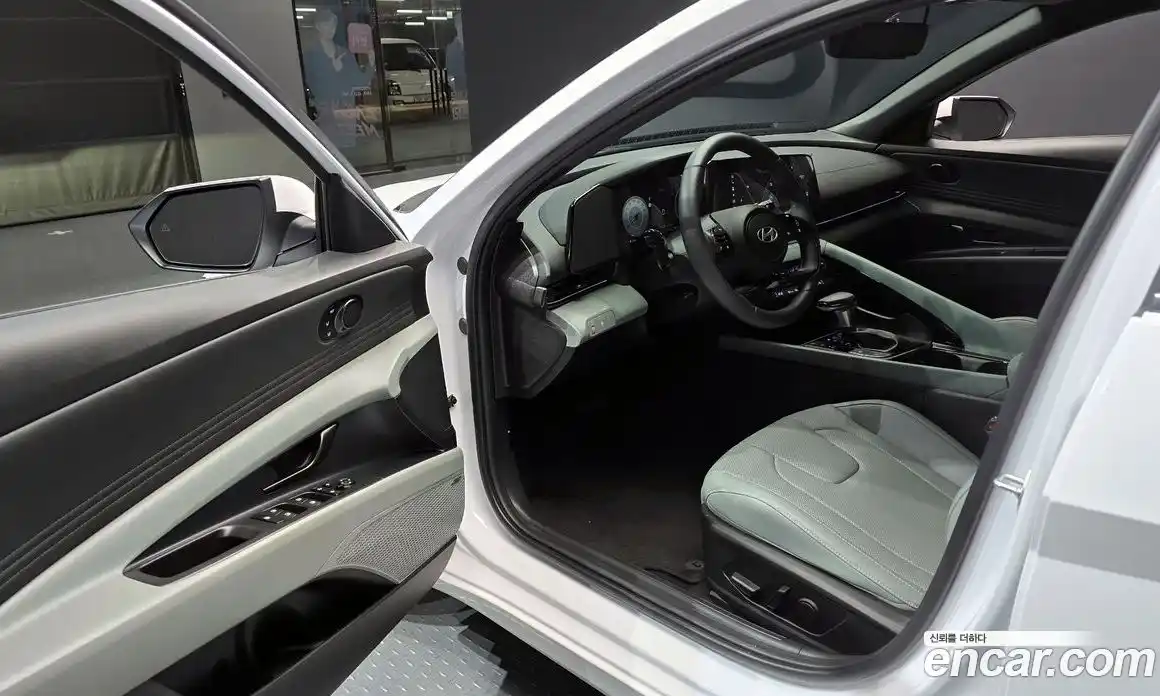 Hyundai Avante 2024 1.6 автомат (гидро), фото 13