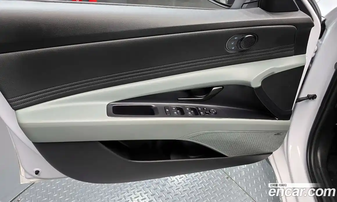 Hyundai Avante 2024 1.6 автомат (гидро), фото 14