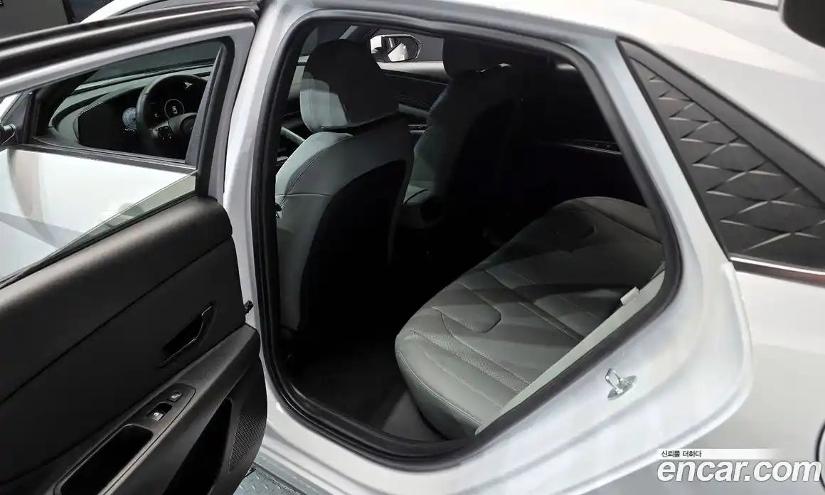 Hyundai Avante 2024 1.6 автомат (гидро), фото 16