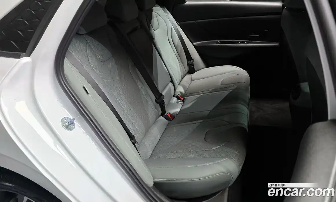 Hyundai Avante 2024 1.6 автомат (гидро), фото 17