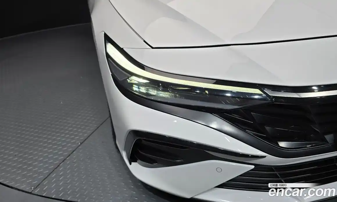 Hyundai Avante 2024 1.6 автомат (гидро), фото 8