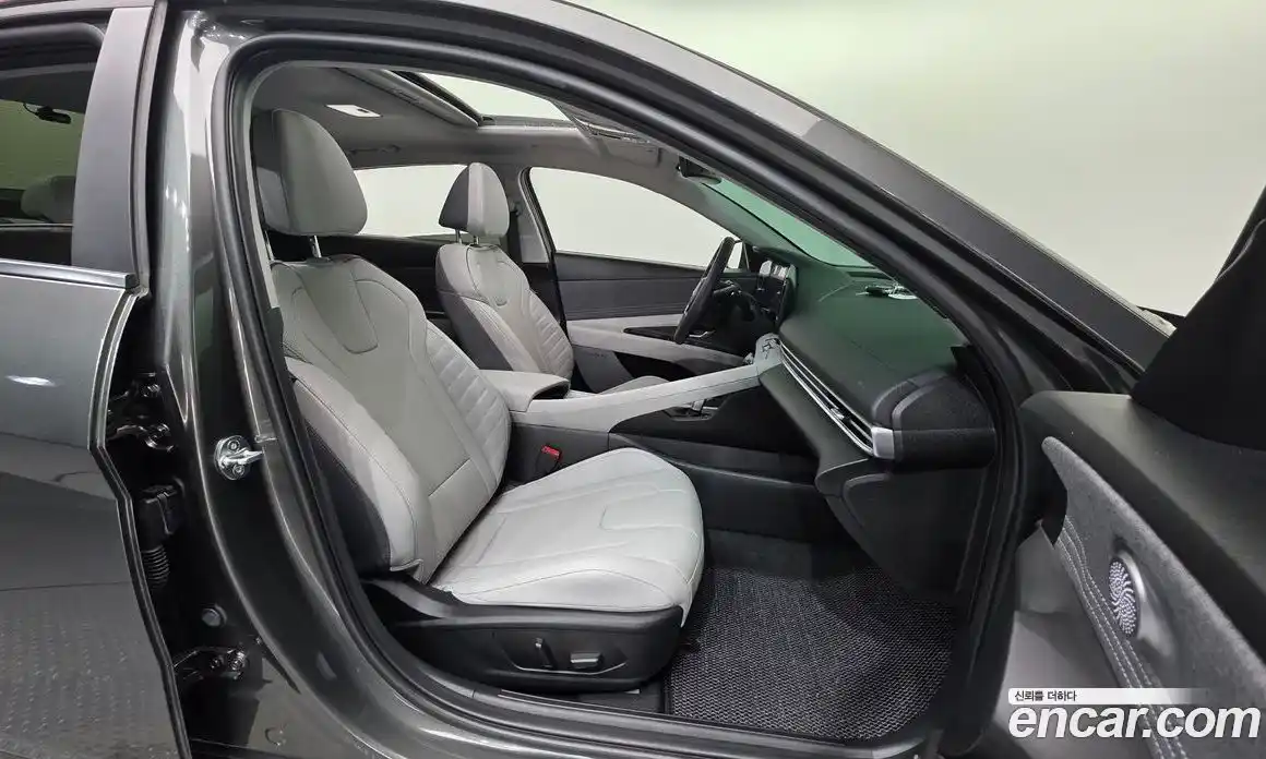 Hyundai Avante 2022 1.6 автомат (гидро), фото 13