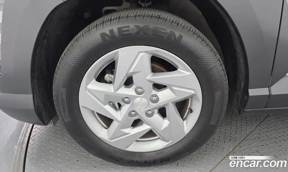 Hyundai Kona 2023 1.6 автомат (гидро), фото 5