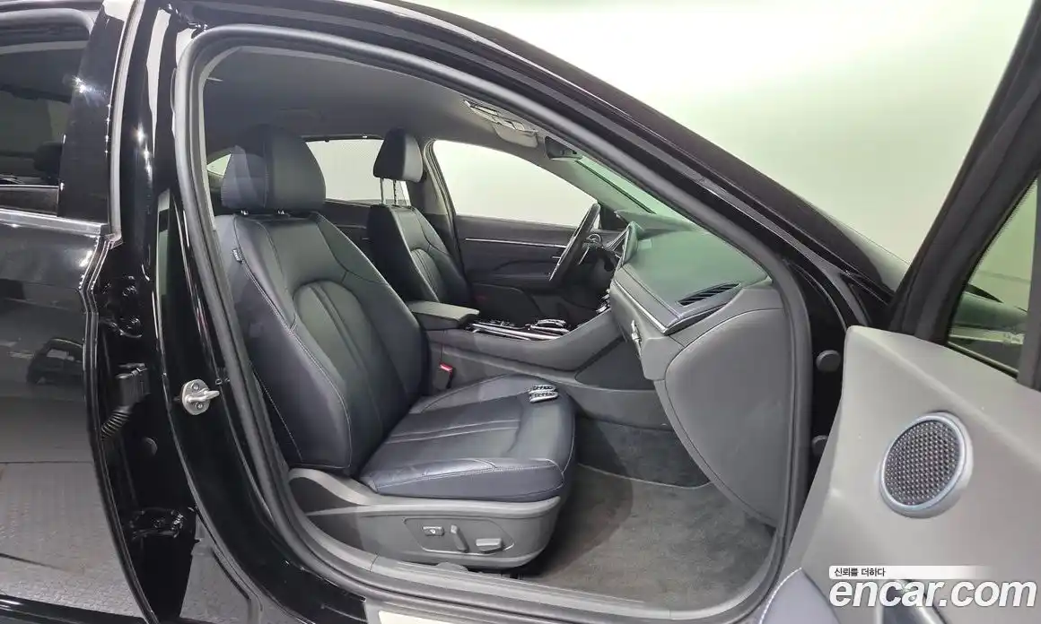Hyundai Sonata 2023 2.0 автомат (гидро), фото 13