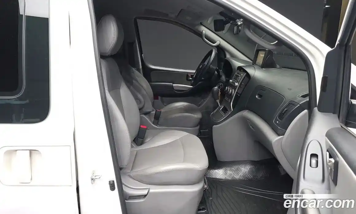Hyundai Starex 2015 2.5 автомат (гидро), фото 11