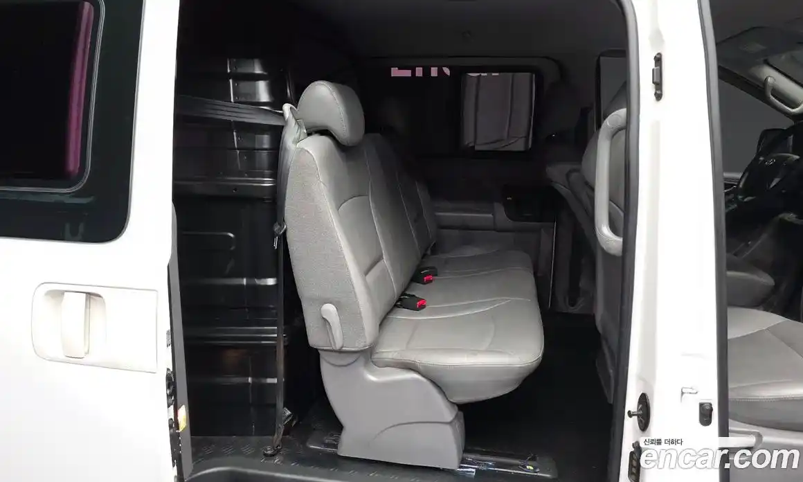 Hyundai Starex 2015 2.5 автомат (гидро), фото 12