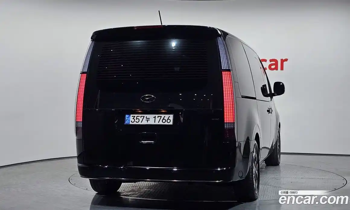 Hyundai Staria 2021 2.2 автомат (гидро), фото 3
