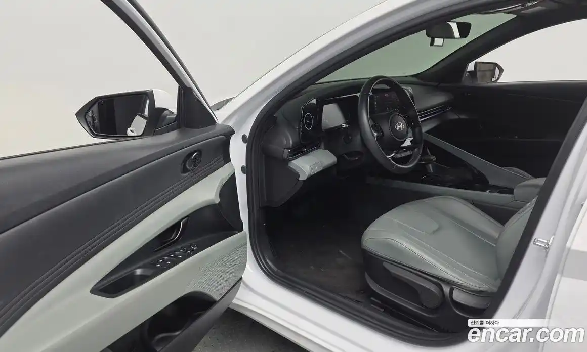 Hyundai Avante 2023 1.6 автомат (гидро), фото 13