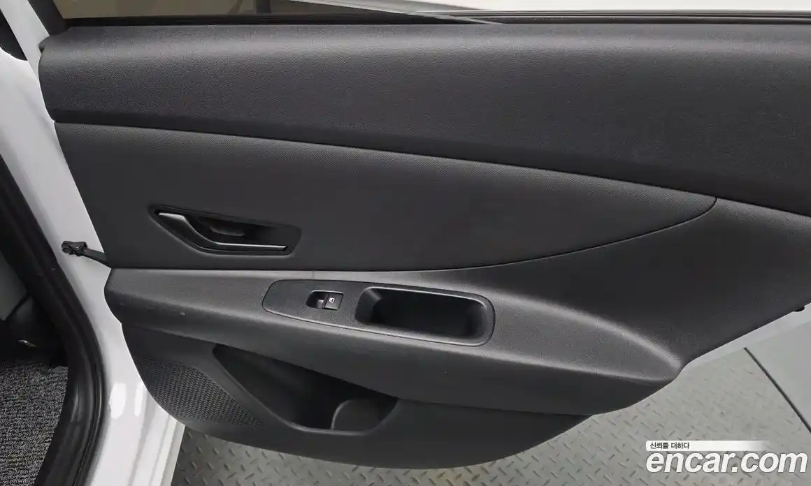 Hyundai Avante 2023 1.6 автомат (гидро), фото 14
