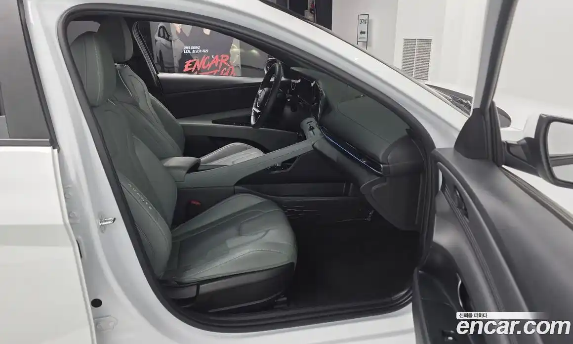 Hyundai Avante 2023 1.6 автомат (гидро), фото 17