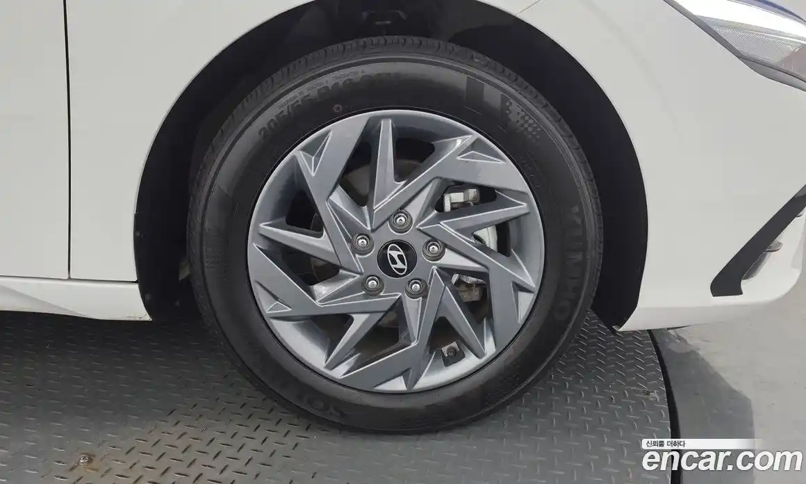 Hyundai Avante 2023 1.6 автомат (гидро), фото 5
