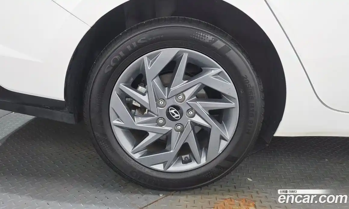 Hyundai Avante 2023 1.6 автомат (гидро), фото 7