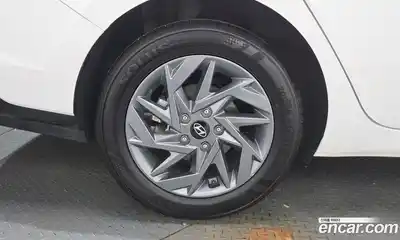 Hyundai Avante 2023 1.6 автомат (гидро), миниатюра 7