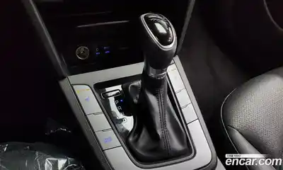 Hyundai Avante 2018 1.6 автомат (гидро), миниатюра 11