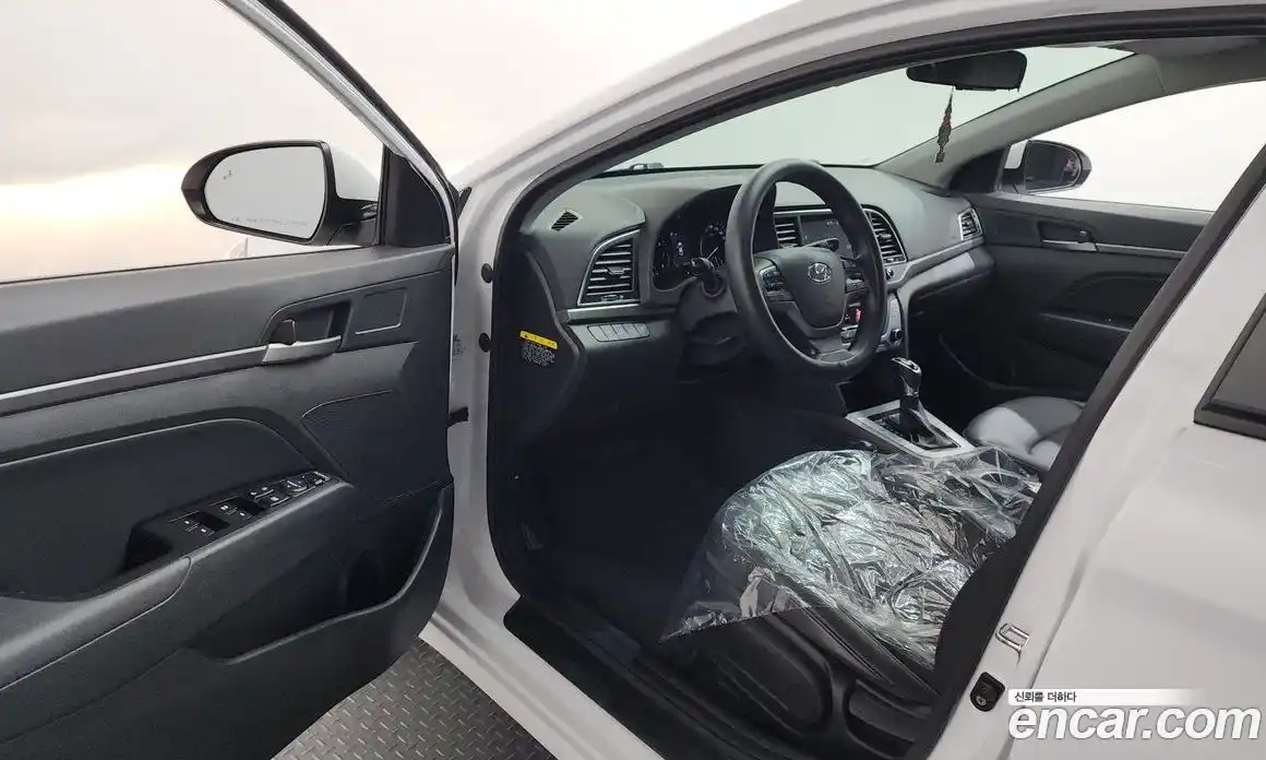 Hyundai Avante 2018 1.6 автомат (гидро), фото 12