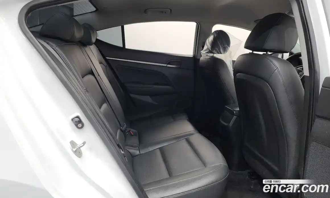 Hyundai Avante 2018 1.6 автомат (гидро), фото 16