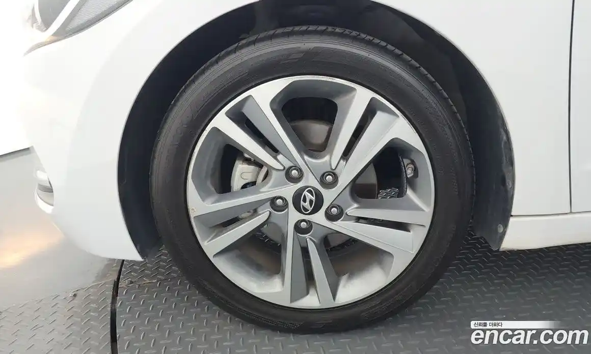 Hyundai Avante 2018 1.6 автомат (гидро), фото 4