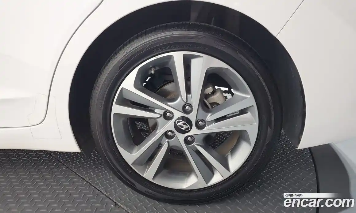 Hyundai Avante 2018 1.6 автомат (гидро), фото 6