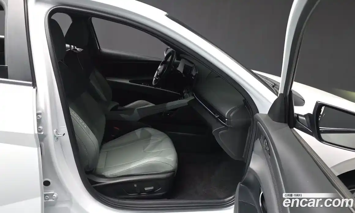 Hyundai Avante 2024 1.6 автомат (гидро), фото 11