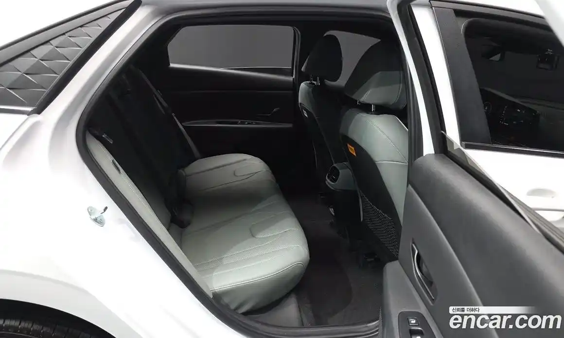 Hyundai Avante 2024 1.6 автомат (гидро), фото 12