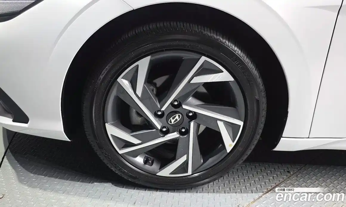 Hyundai Avante 2024 1.6 автомат (гидро), фото 5