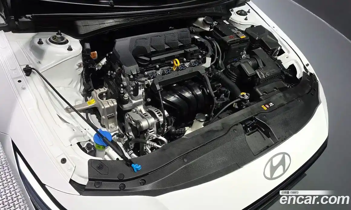 Hyundai Avante 2024 1.6 автомат (гидро), фото 6