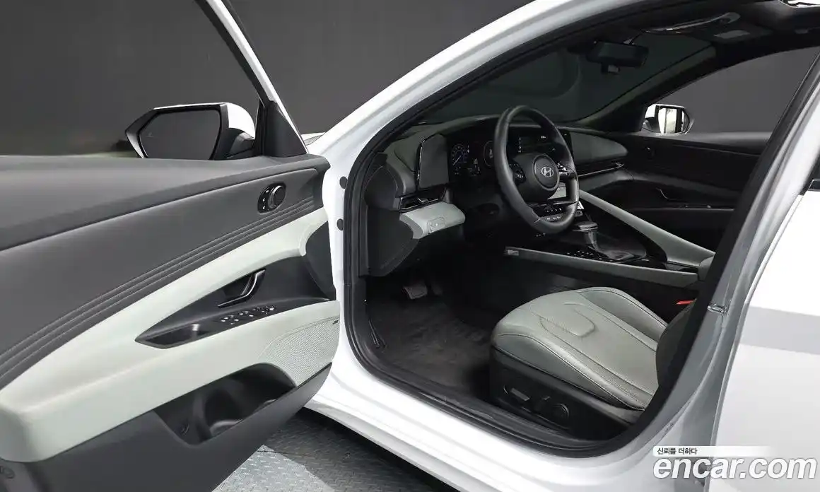 Hyundai Avante 2024 1.6 автомат (гидро), фото 10