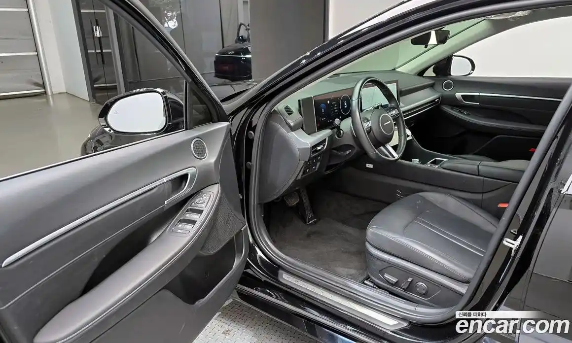 Hyundai Sonata 2024 2.0 автомат (гидро), фото 13