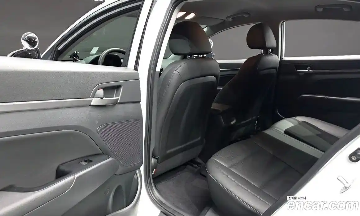 Hyundai Avante 2018 1.6 автомат (гидро), фото 11